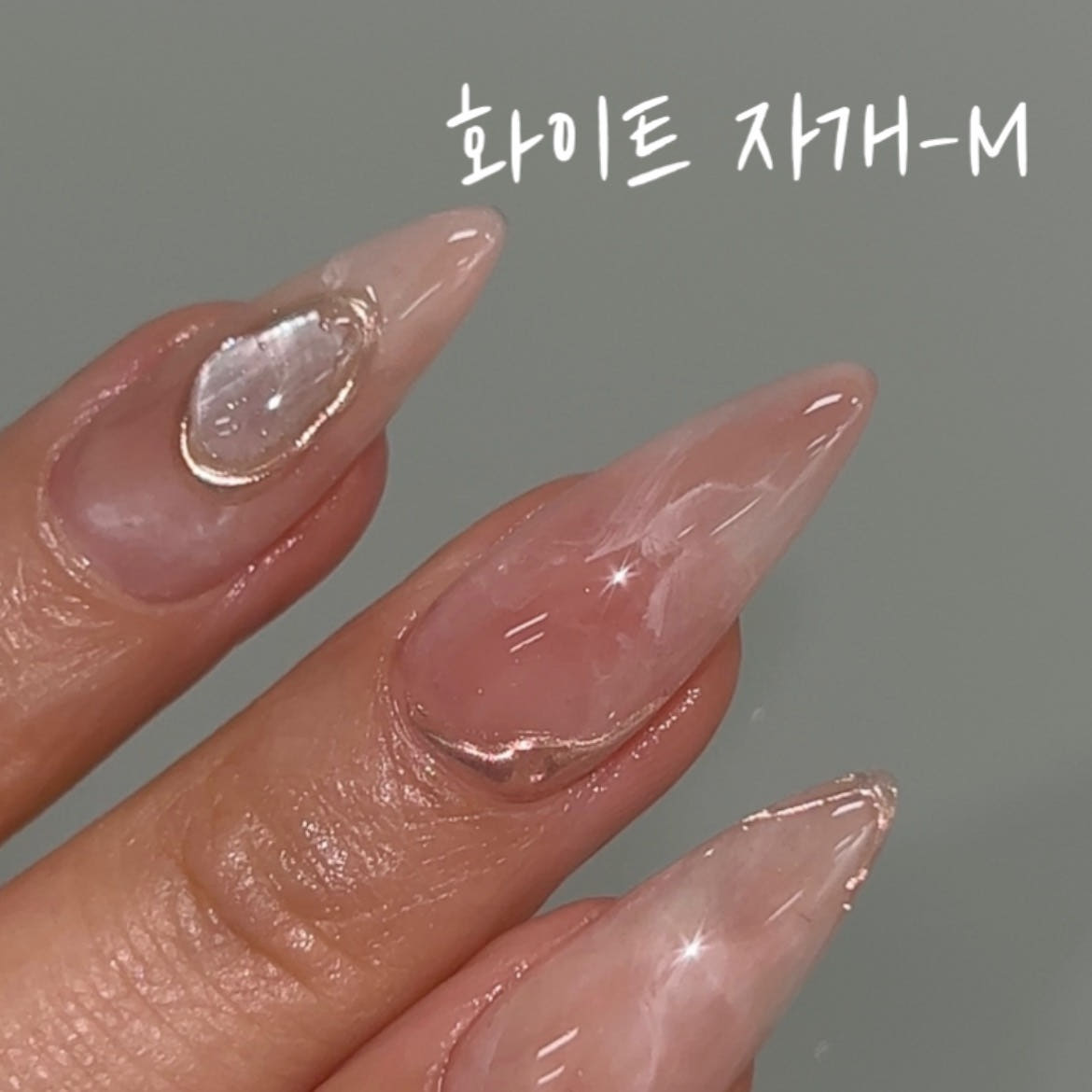 Nailbayo - White Aurora Mother Pearl (medium)