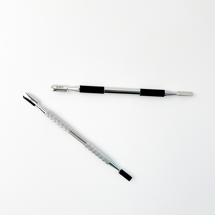 Shiny - Cuticle Pusher (Black/Metal)