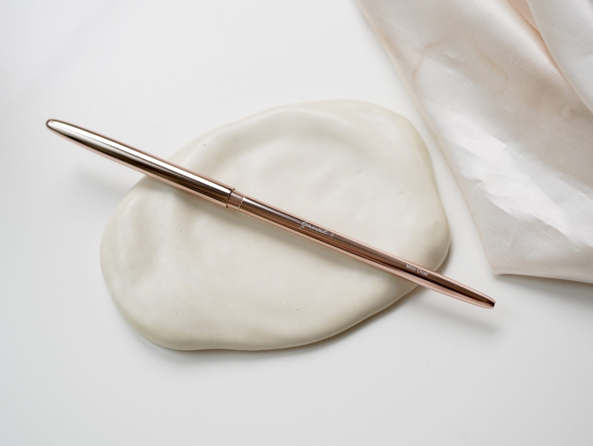Ginanail Rose Metal Nail Brush (Mini Oval)