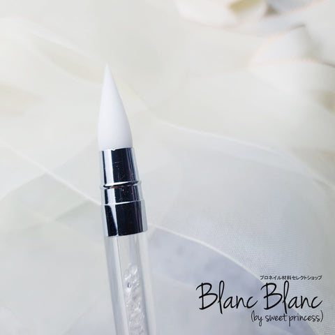 Blanc Blanc - (M70) Crystal Soft Silicone Brush