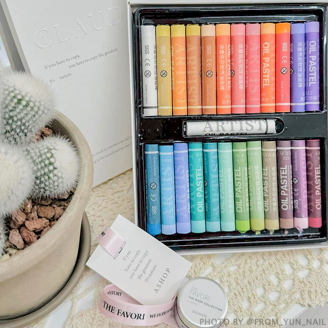 The Favori - Claude Edition (24 Oil Pastels)