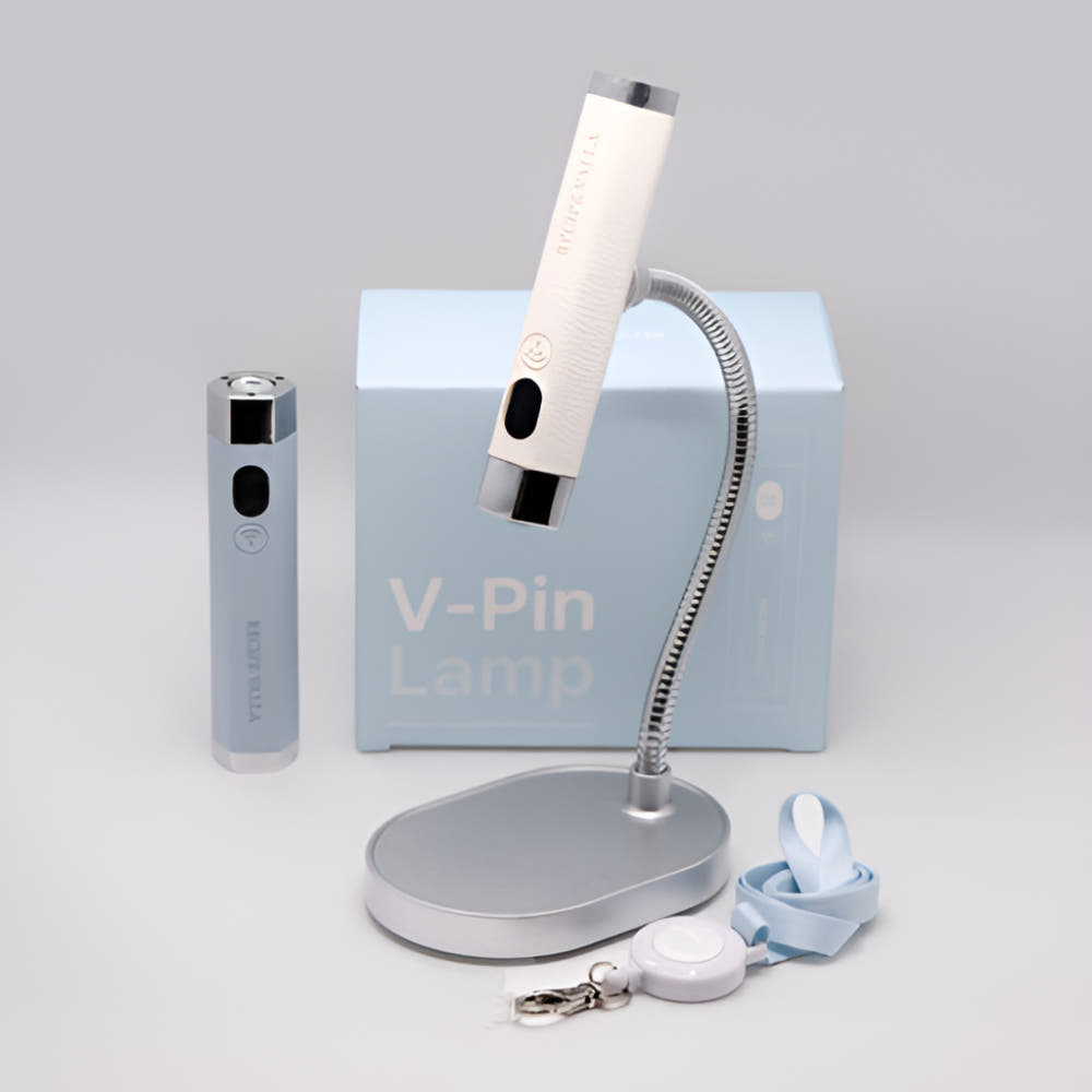 VALLA - V-PIN Lamp (2 colors) + lanyard